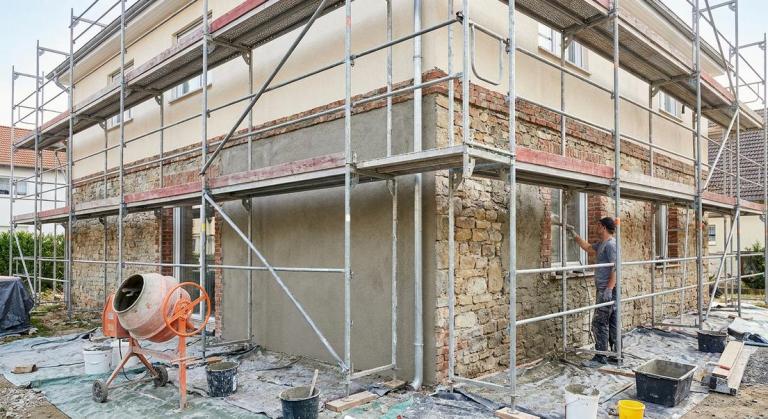 Ravalement de façade à Fauverney : techniques et conseils