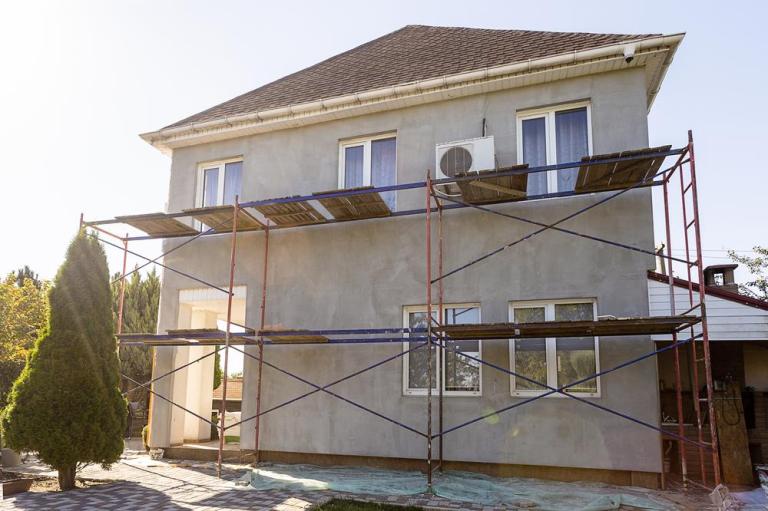 Faut-il refaire la peinture de façade à Chevigny-Saint-Sauveur ?